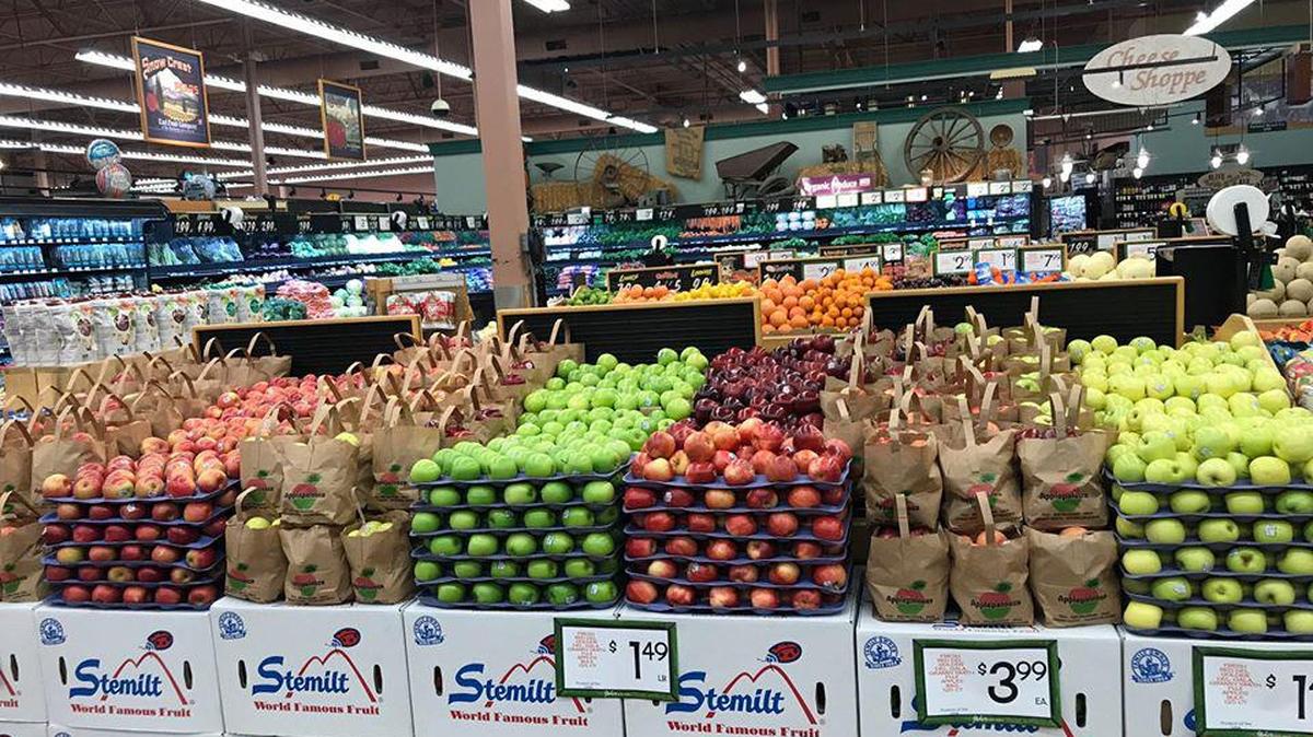 Yoke’s Fresh Markets sets a high standard for fresh foods and happy employees.