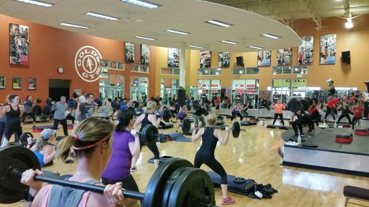 Gold’s Gym offers a variety of amenities to help members reach and maintain their fitness goals.