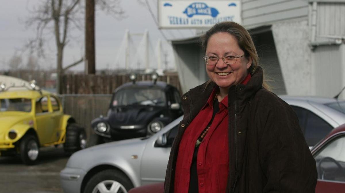 Author Patricia Briggs uses familiar Tri-City locations in her best-selling novels.