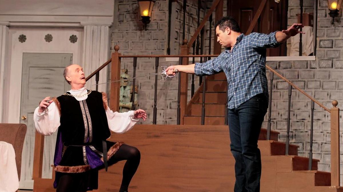 From left, Steve Montgomery and Sergio Bueno in The Richland Players’ production of I Hate Hamlet. The play opens Nov. 10.