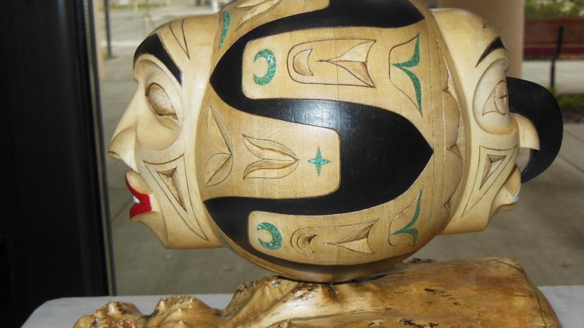 Jerry Dilley, Artistry in Wood’s chairman, praised Ted Rumsey’s woodcarving work, especially his carvings in the Native American style, like the one pictured here.