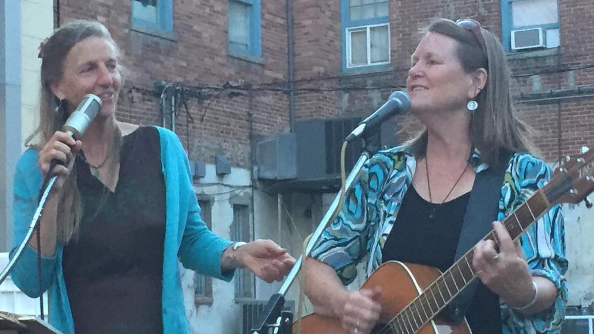 Oregon songwriting duo Jezebel’s Mother will perform July 27 at The Emerald of Siam in Richland.