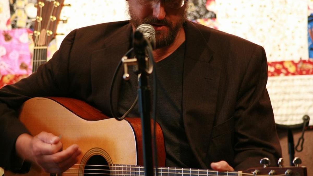 Singer-songwriter Dave Cofell will perform June 1 in Richland. The Minnesota-based musician plays 17 instruments.