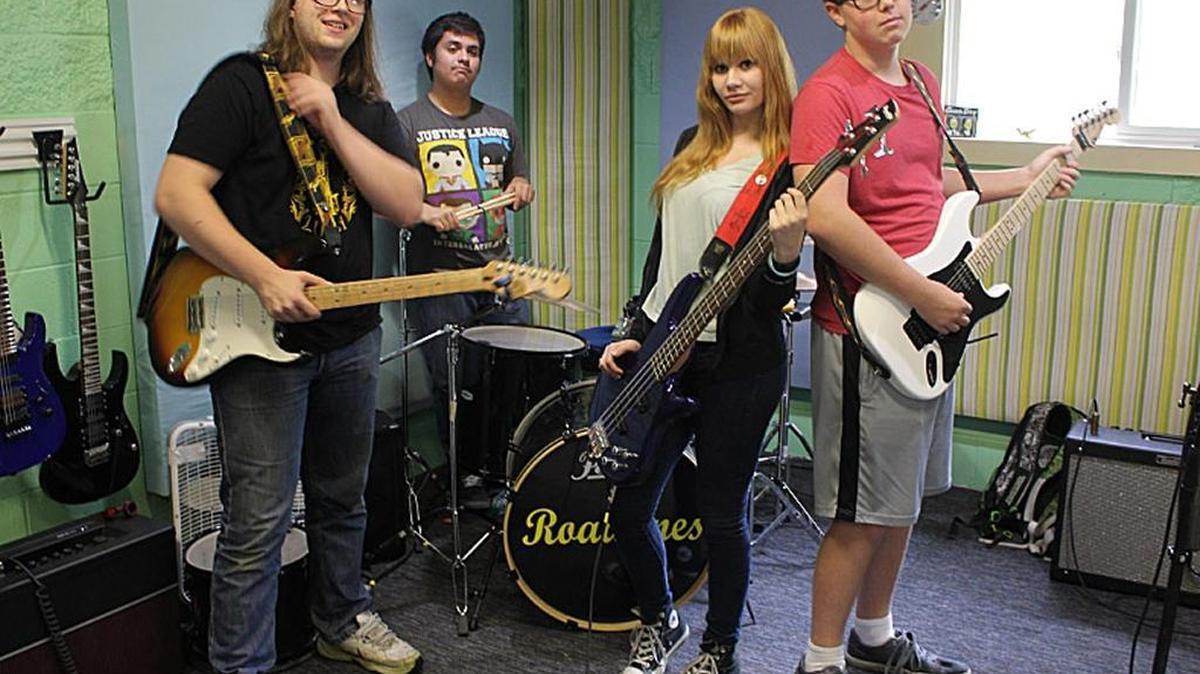 
The alt-rock band Roadlines includes Ava Carlson on bass, Joshua Parker on lead guitar, Sean Walker on rhythm guitar and Antonio Castillo on drums.
