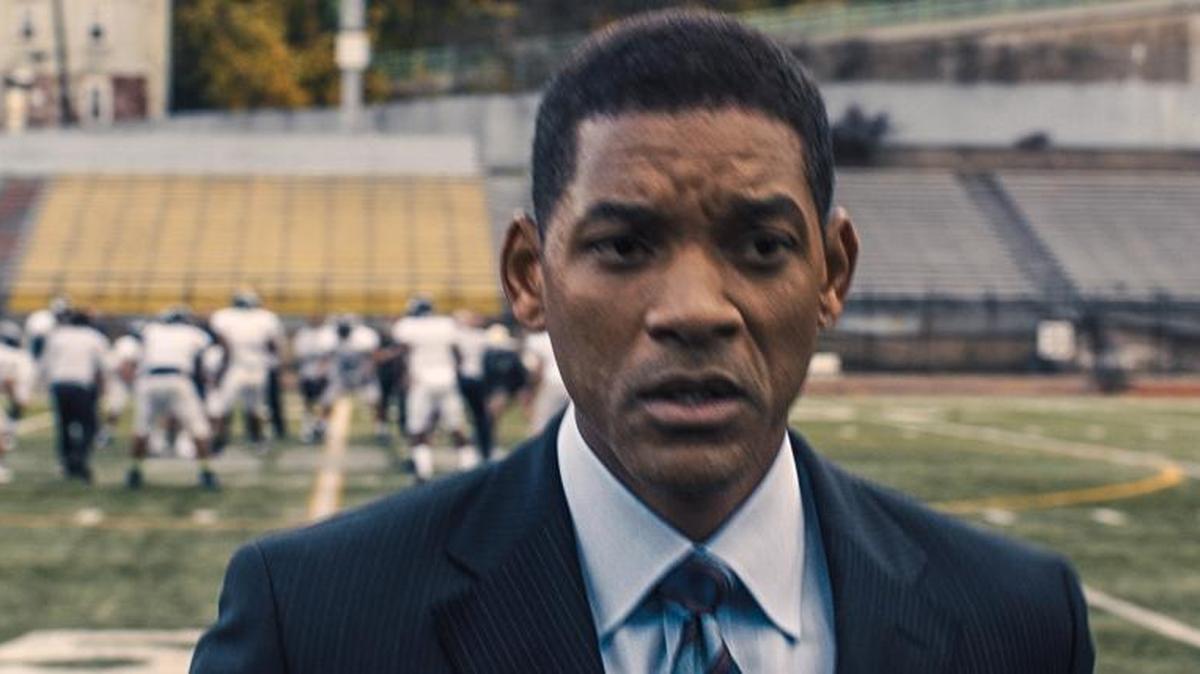 Will Smith plays Dr. Bennet Omalu in Concussion.