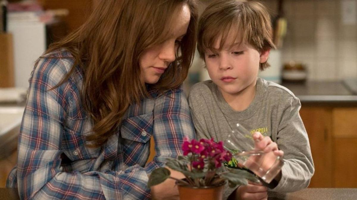 Brie Larson and Jacob Tremblay star in ‘Room.’