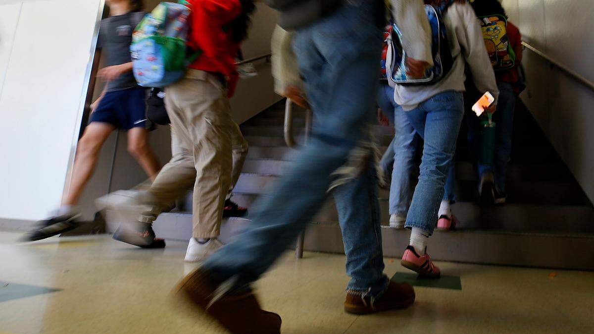 Richland High School students navigate congestion on the stairwell in Mac Hall, the building with math and science classrooms, during a scheduled class change.