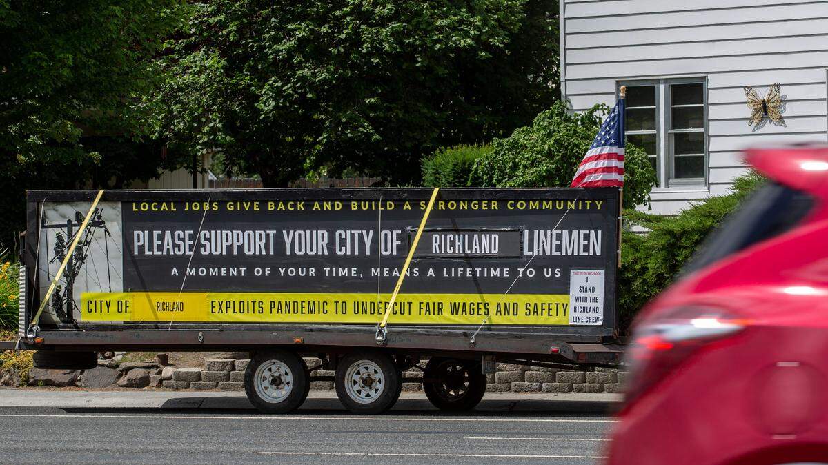 A large sign asking the community to support Richland’s electrical line workers is prominently displayed along George Washington Way in Richland. Contract with the city have been stuck in mediation for months.