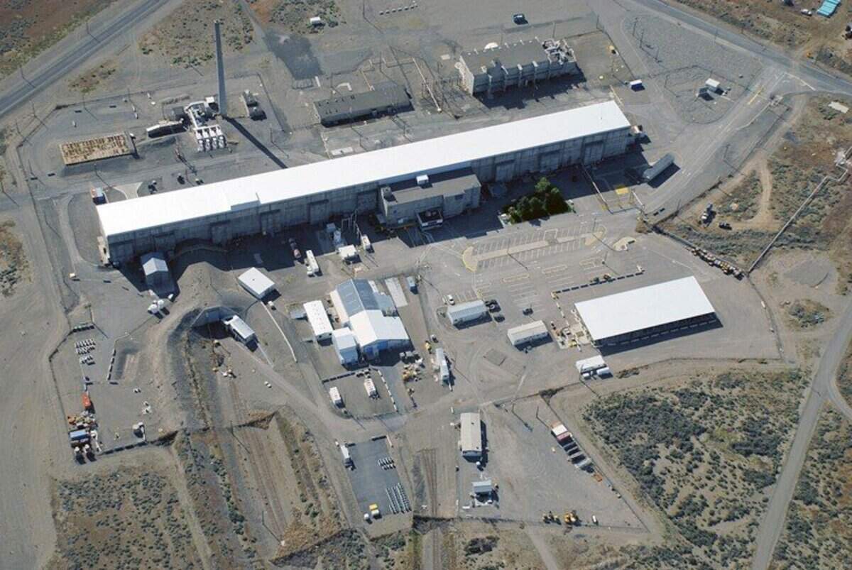 T Plant, built starting in 1943, is 800 feet long, 65 feet wide and 80 feet high.