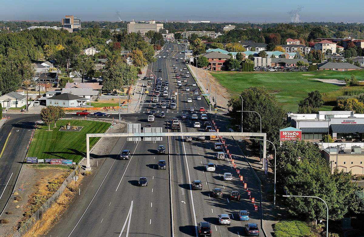 Intersection work will continue to snarl traffic at George Washington Way and Columbia Point South/Aaron Drive in Richland Nov. 11 and 12.