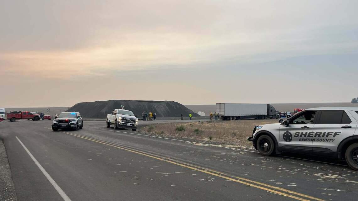 Update: Semi misses stop sign, slamming into SUV in rural Benton County