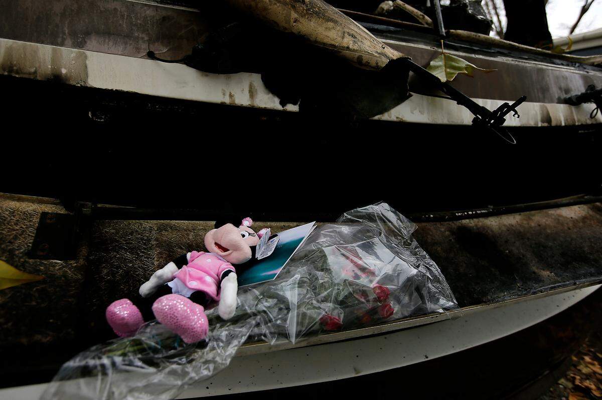 A stuffed Minnie Mouse toy, a card and roses have been left by well-wishers at the scene of Saturday’s RV fire that killed Naomi, 8, and critically injured her 14-year-old brother Lotar, in Kennewick.