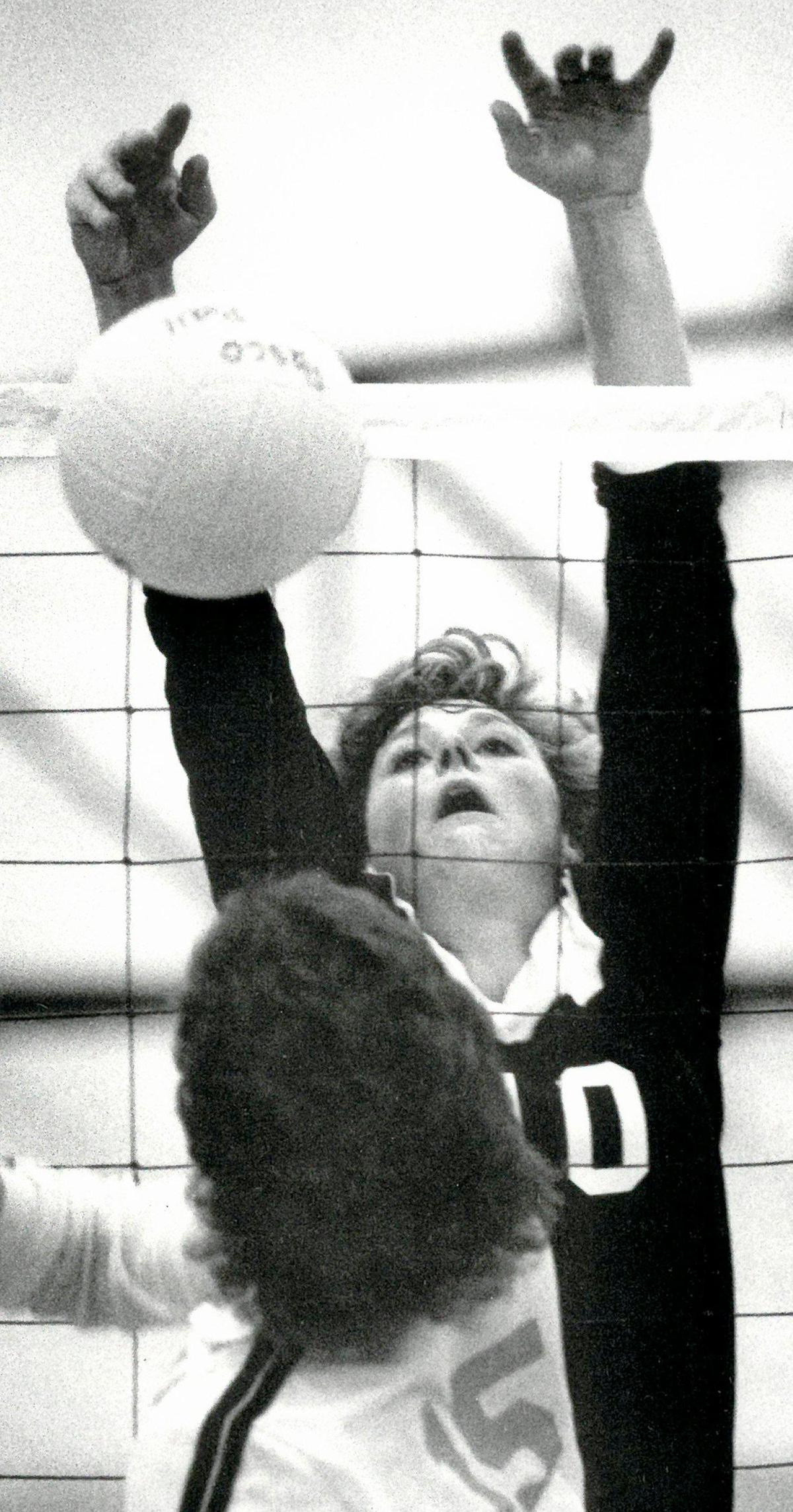 Pasco’s Joy Ebberson Curriera gets high above the net for a block during a 1985 game against the Kennewick Lions.