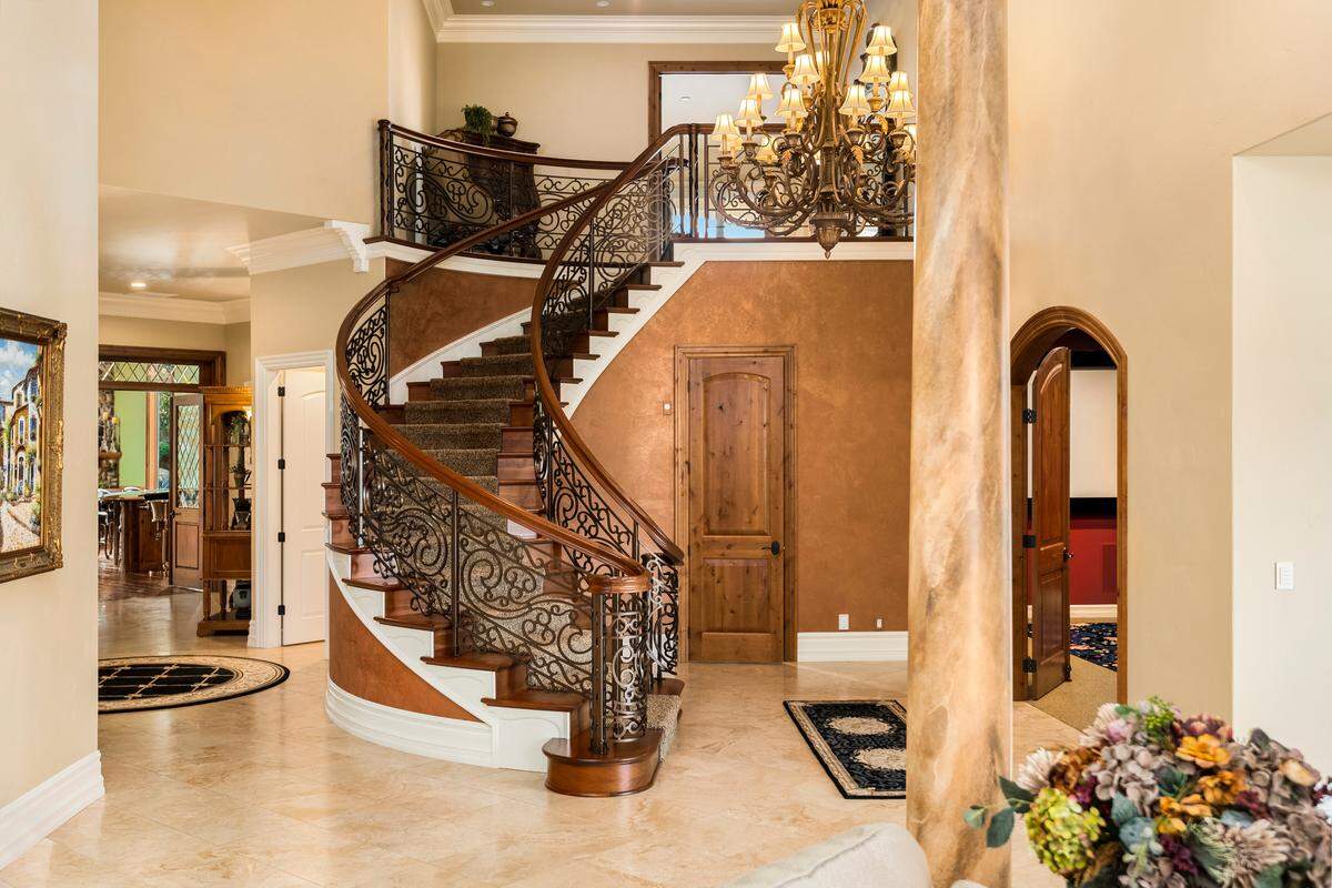 The Kennewick estate first built by Olie “the Goalie” Kolzig and his wife Christin sold at auction to a Tri-Cities developer.