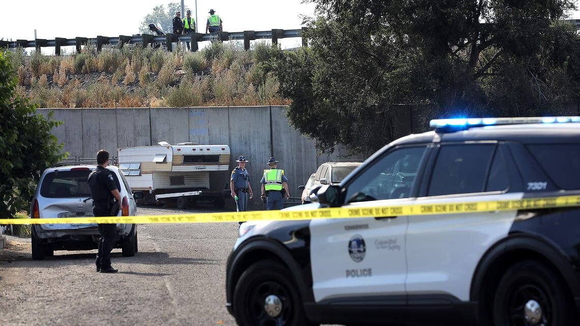 Motorcyclist dies after hitting guardrail at high speed on Hwy 395 near blue bridge