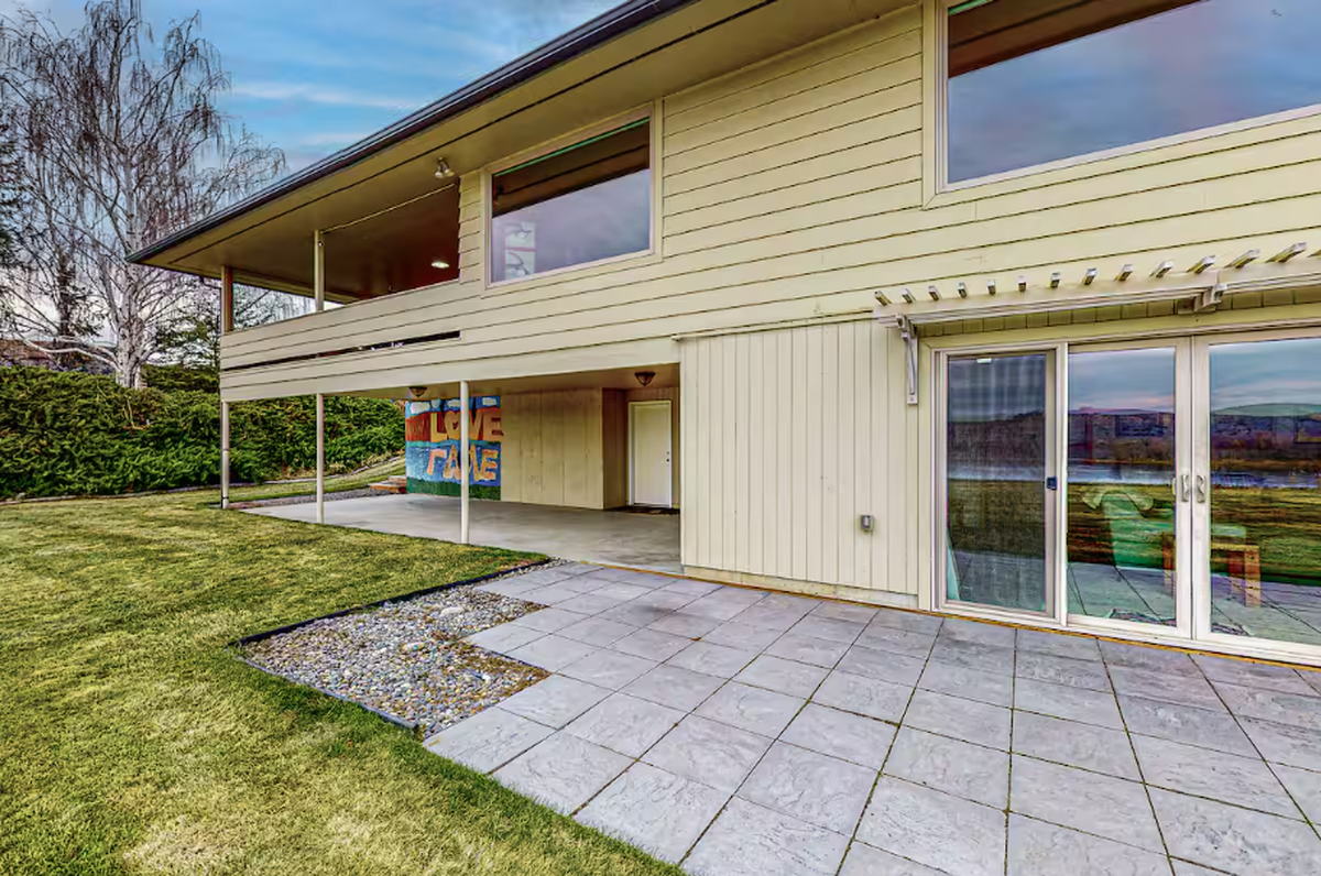 The Waterfront Gem is a large property on the Columbia River available for vacation rentals on Airbnb.