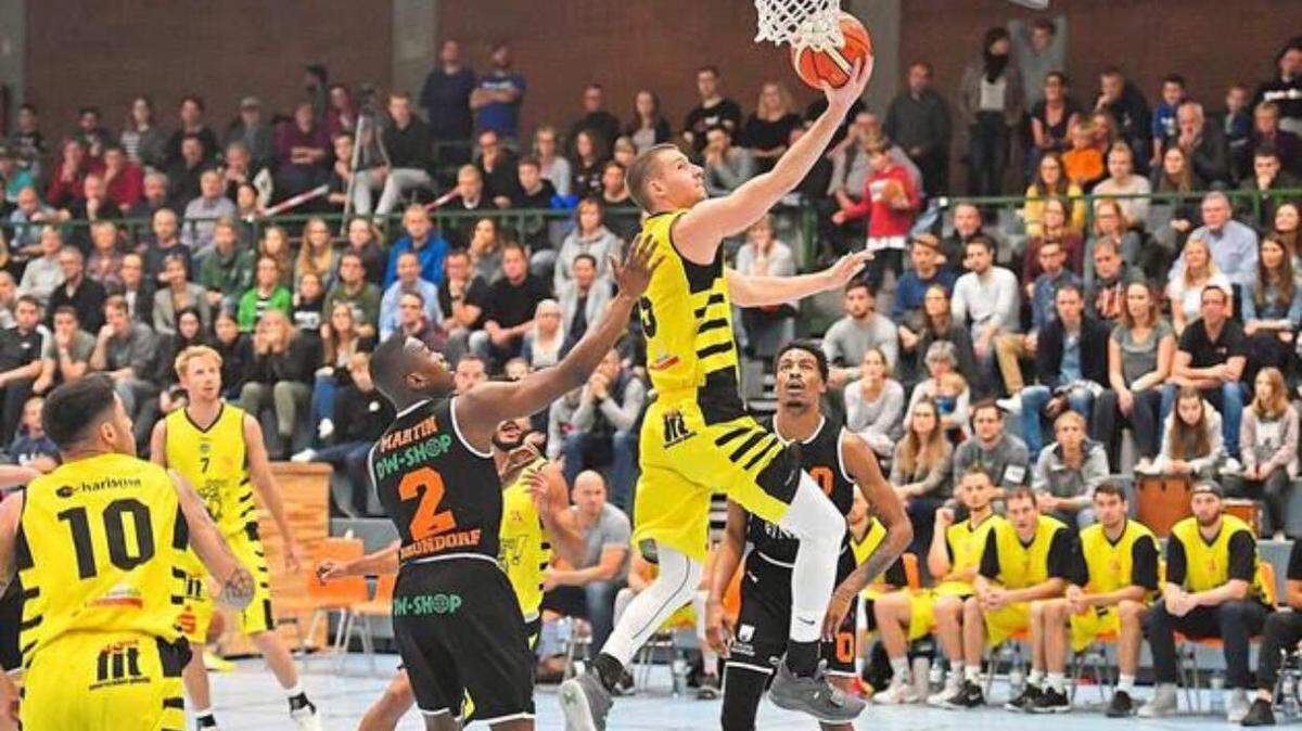 Kennewick High graduate Bryce Leavitt drives to the basket during a recent professional basketball game in Germany.
