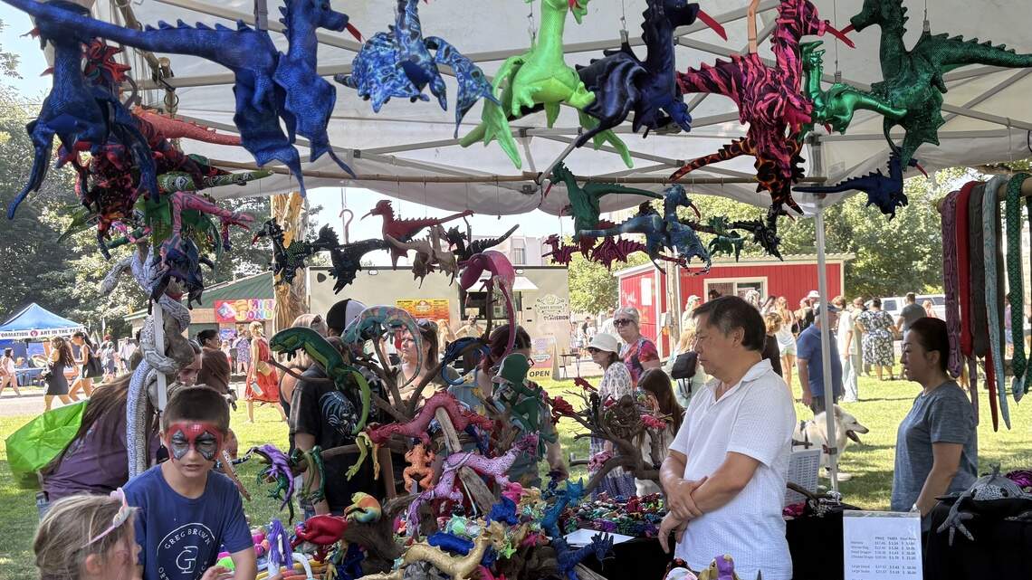 300 vendors, thousands of visitors beat the heat to shop Art in the Park