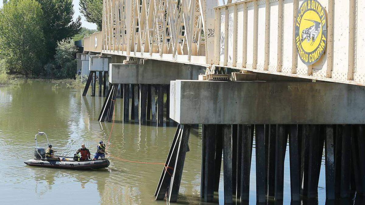 Searchers found a body in the Yakima River Sunday morning just downstream from where Dmetri Kennedy-Woody, 18, jumped from the railroad bridge near Highway 240 on Memorial Day.