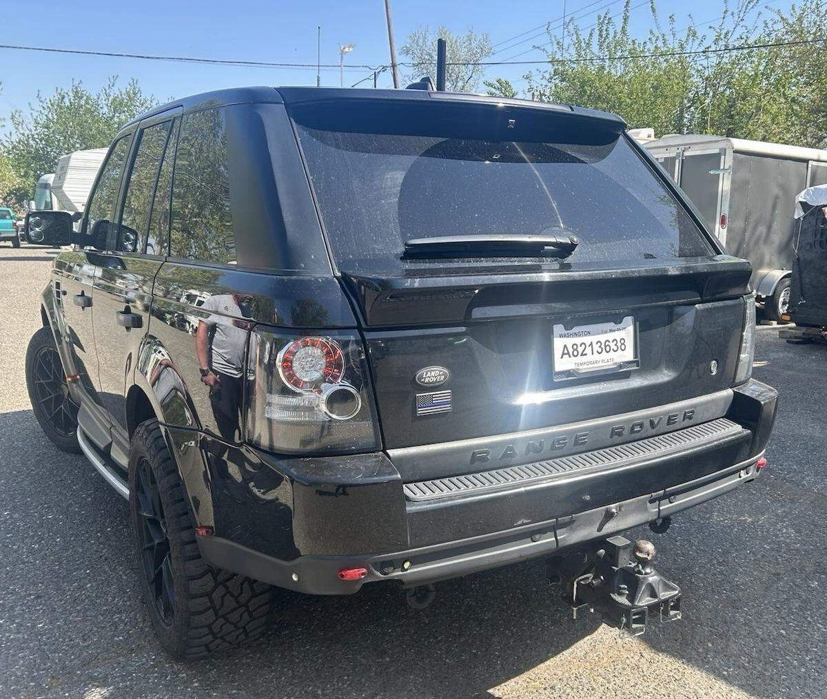 A Richland man allegedly impersonated a police officer in this Range Rover after another driver allegedly cut him off at a roundabout.