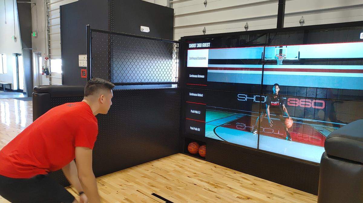 Shoot 360 Tri-Cities, a startup network of high-tech basketball training gyms, opened recently in a custom-built facility that uses video game technology to help players build their shooting, passing and other skills.