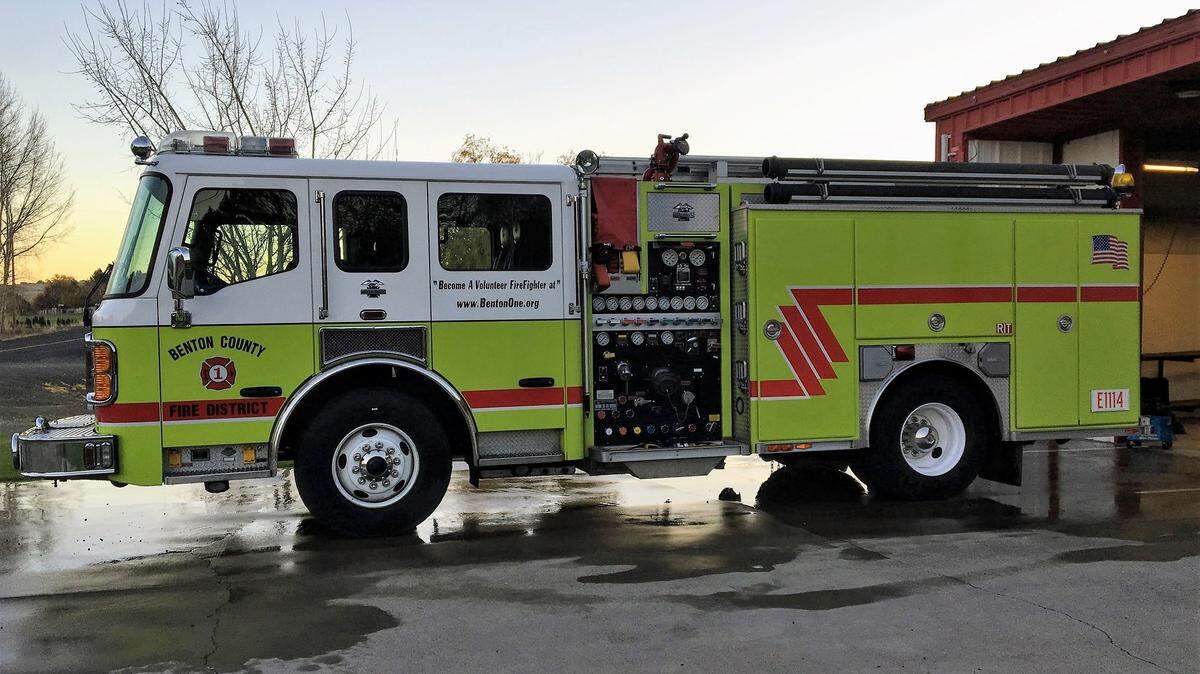 A group of Benton County firefighters joined a Washington strike team to fight fires in California that have destroyed thousands of homes.
