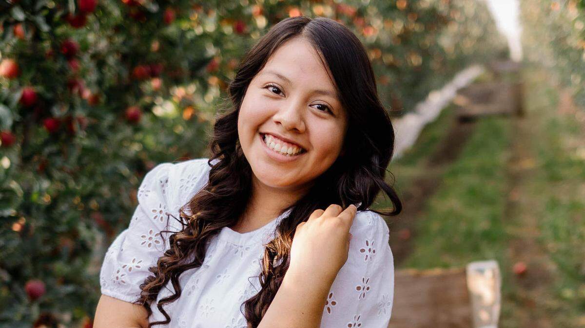 Connell High School senior Xitlaly Mendoza was named the recipient of the 2022 Fiesta Foods top scholar by the Hispanic Academic Achievers Program. The scholarship is worth $10,000.
