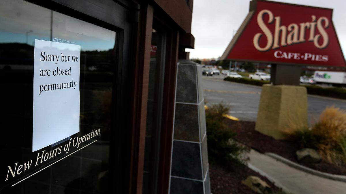Shari’s Management Corp., the Beaverton, Oregon chain of pie-oriented restaurants, closed its Kennewick location over the weekend.