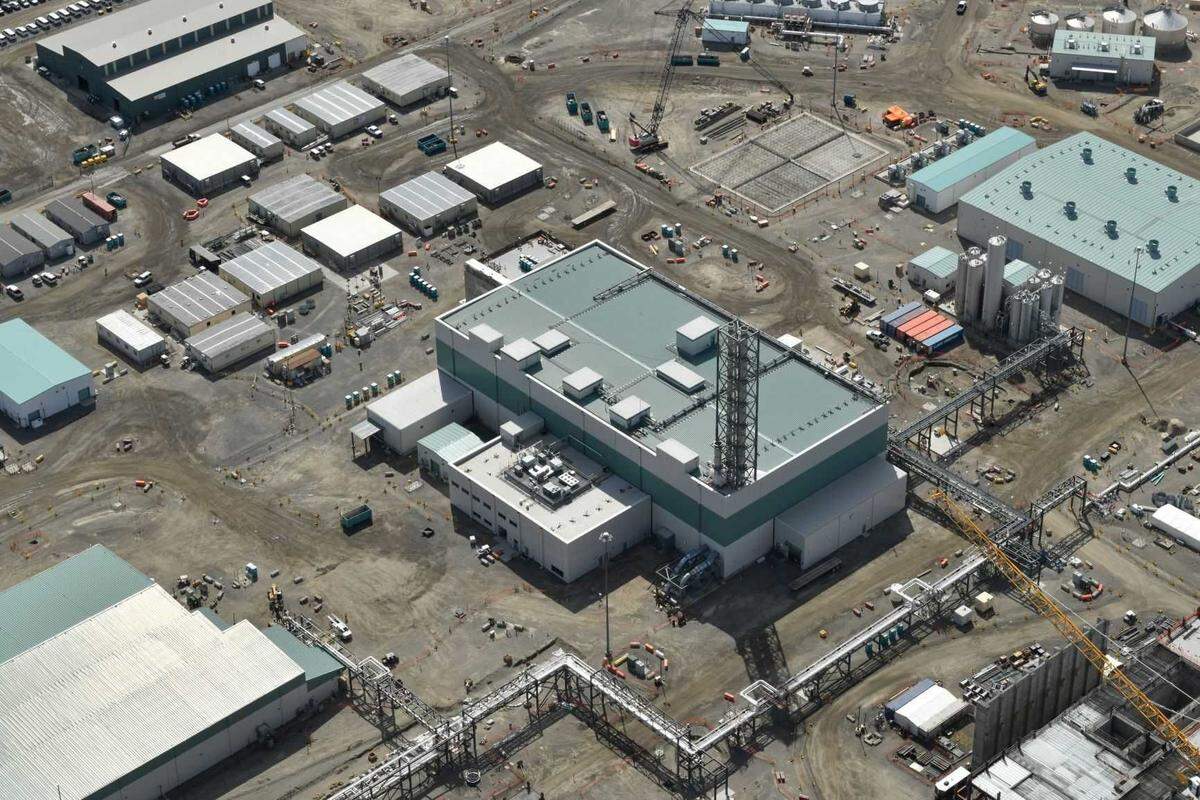 The Low Activity Waste Facility at the Hanford vitrification plant is one of four large facilities that make up the treatment plant. A two-story annex on the building houses a control room.