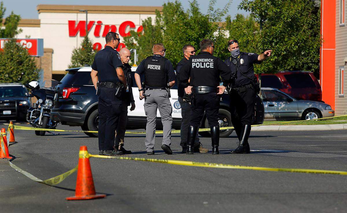 Kennewick police officers investigate the scene of Friday morning’s hit-and-run in the parking lot of a Kennewick apartment complex in the 300 block of North Union Street. Police say a woman was seriously hurt during a domestic violence incident in the parking lot of the Nueva Vista Apartments near Winco.