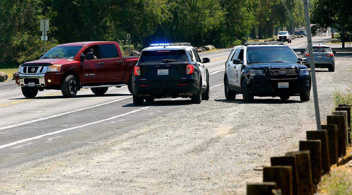 Fire crews have asked Kennewick police and the Washington State Patrol to help with evacuating the Frisbee golf course area and to divert traffic along Columbia Park Trail Wednesday while working to extinguish a brush fire in Columbia Park.