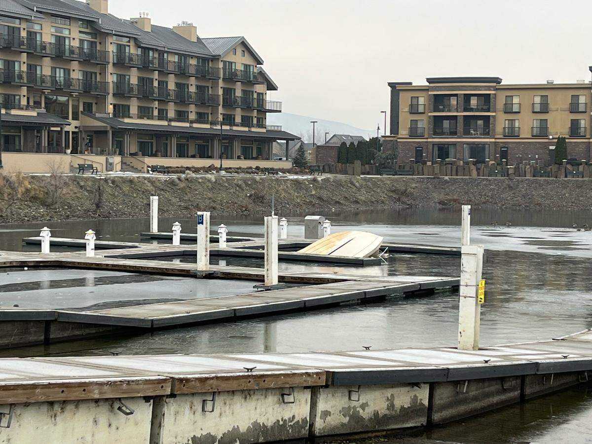 Richland police and Columbia Basin Dive Rescue were called to the Columbia Point Marina after a 26-foot cabin cruiser sank.