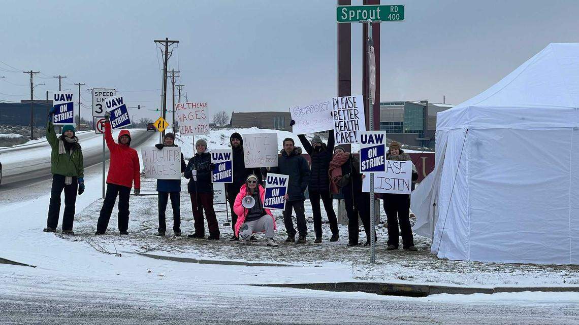 Unionized student workers were on the snow-covered picket lines for a couple hours Wednesday at several Washington State University campuses, including here in Richland, before reaching a tentative agreement.