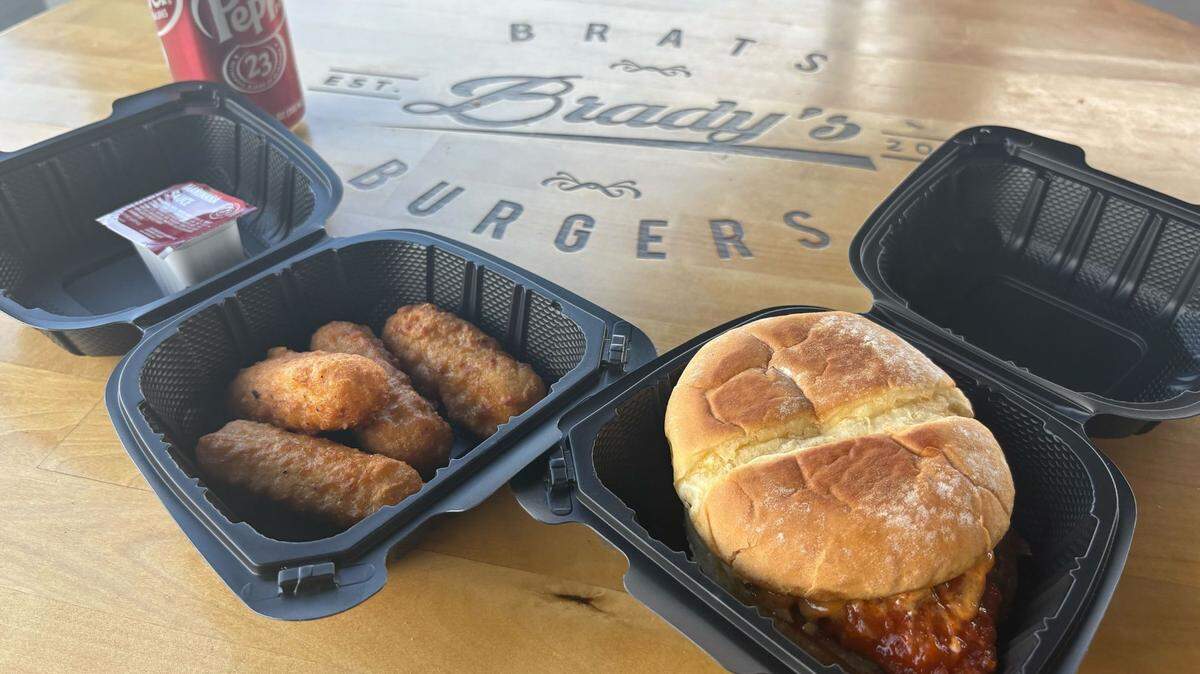 A Tri-City Herald reporter visited a popular food truck mecca in Kennewick to see if they could get a solid lunch for $25 or less.