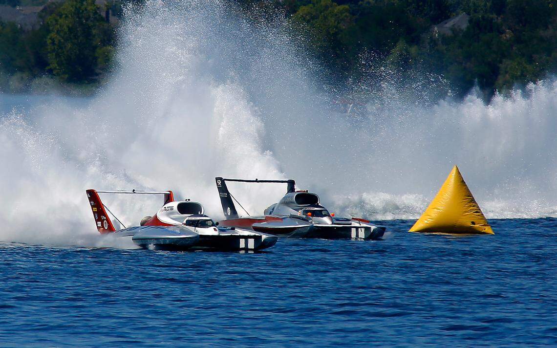 J. Micheal Kelly, left, in the U-8 Miss Tri-Cities unlimited hydroplane edges out his teammate Corey Peabody in the U-9 Pinnacle Peak Consulting on the final turn of Heat-3B Sunday on the Columbia River.