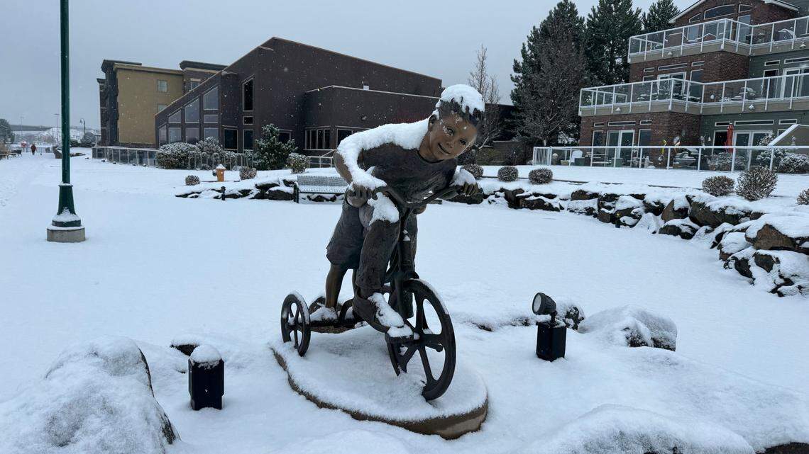 Snow along Columbia River sets mood for Winter Wonderland events