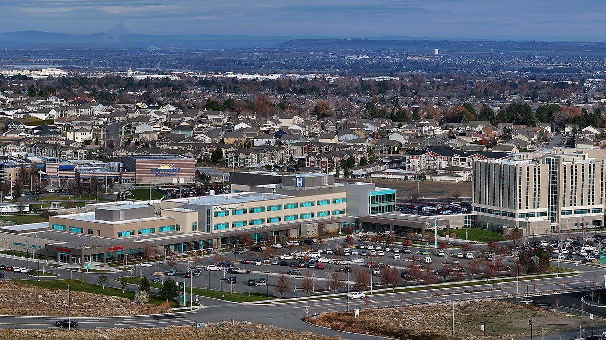 Trios Southridge Hospital and medical campus on Plaza Way in Kennewick with Southridge High School and housing developments.