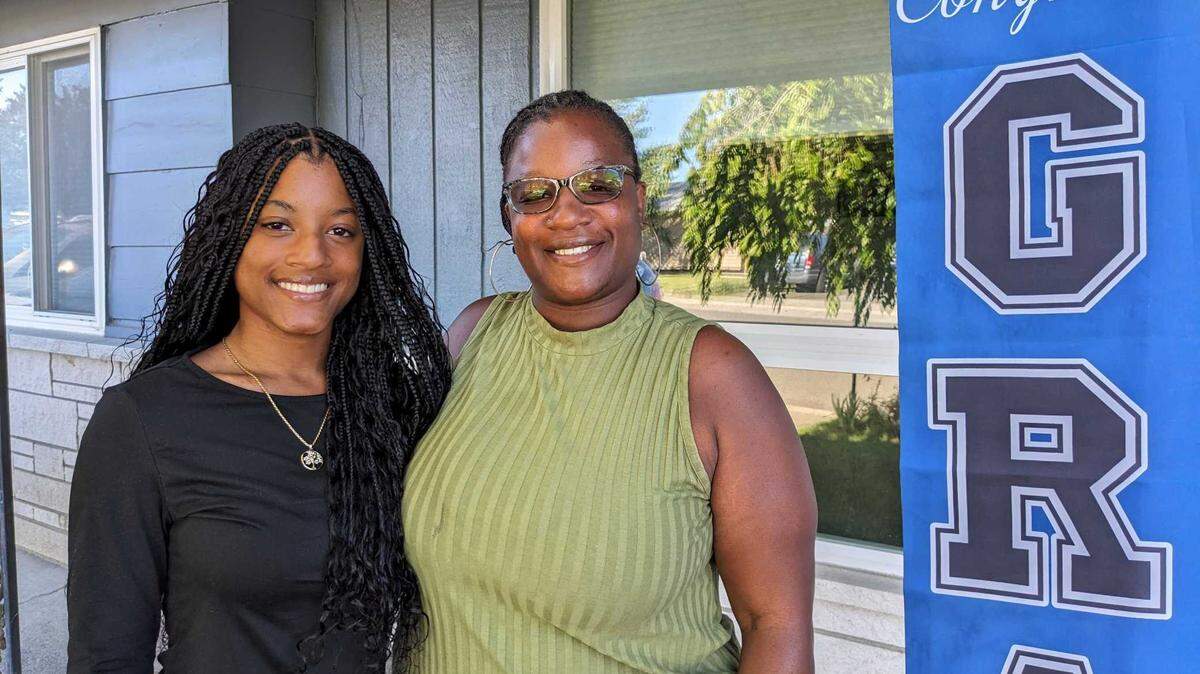 Samira Hefa and her daughter, Amina Mann, are both earning their associate’s degrees from Columbia Basin College this week.