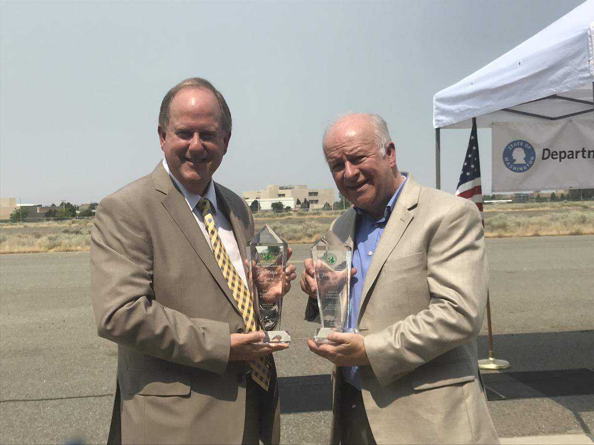 Mayor Don Britain and Port Commission President Thomas Moak accept the 2018 Governor’s Smart Partnerships Award.