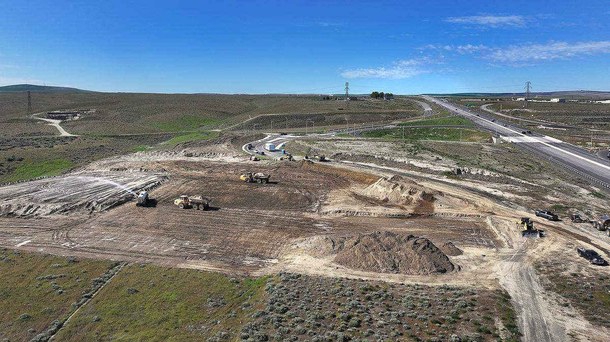 What’s being built there? Construction craze near Canyon Lakes