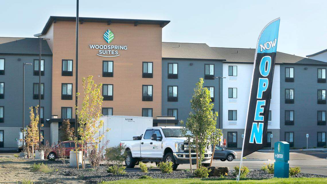 Tri-Cities hotels, restaurants are hiring. But where are the workers?