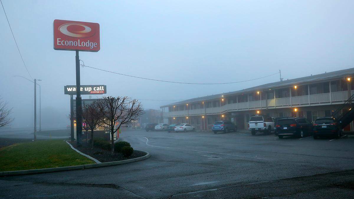 Kennewick police are investigating the death of a 4-year-old child a-at the Econo Lodge at 300 N. Ely St. in Kennewick late Wednesday.