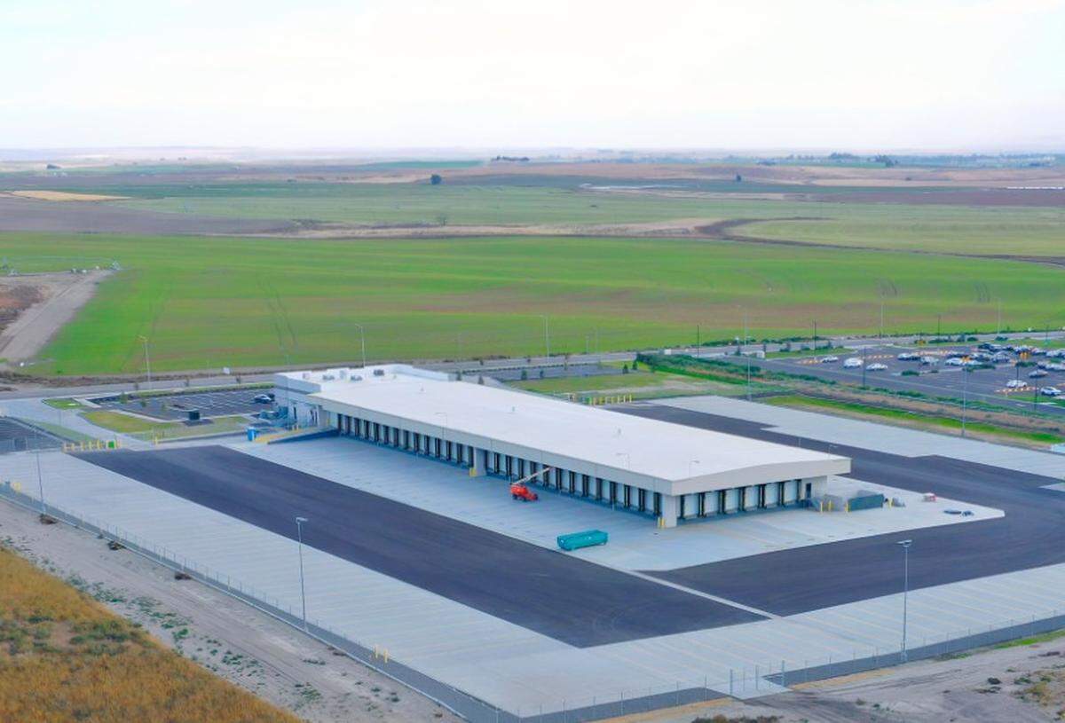 Old Dominion Freight Lines Inc. officially debuted its new logistics hub in north Pasco.