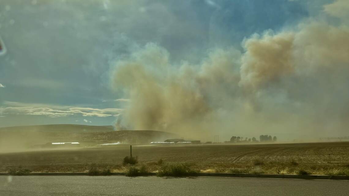 Live Updates: I-82, Hwy 224 closed by fierce wind-driven blaze. Homes evacuated