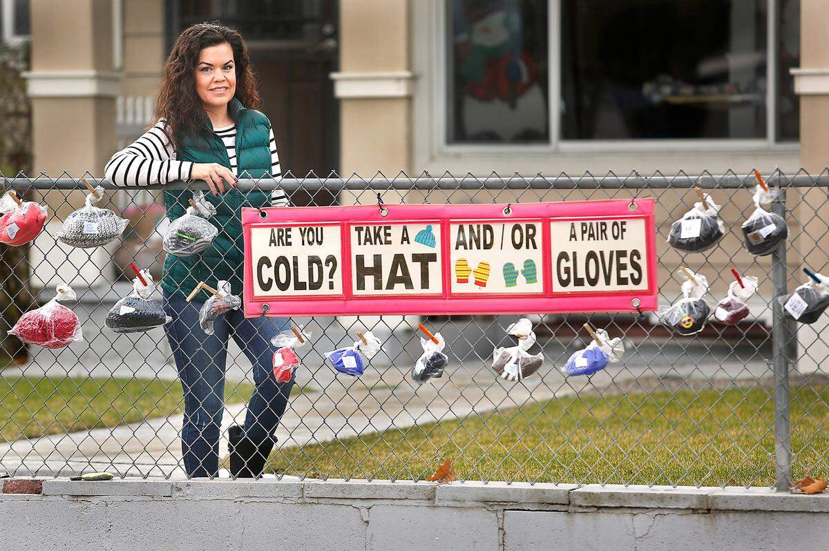 Mary Arquette’s Little Fence of Hope on the corner of Lee Boulevard and Smith Avenue in Richland has been an community resource for people needing winter hats, coats and gloves. She also has distributed 4,500 masks during the ongoing coronavirus pandemic. Arquette says she has handed out about 500 winter items in the first three weeks she switched to winter gear. Watch a video at: tricityherald.com/videos.