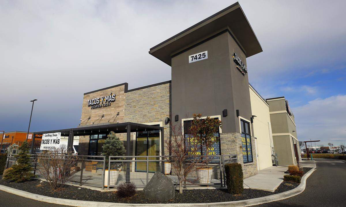 The Tacos Y Mas restaurant is the former location of the Porter's Real Barbecue restaurant.