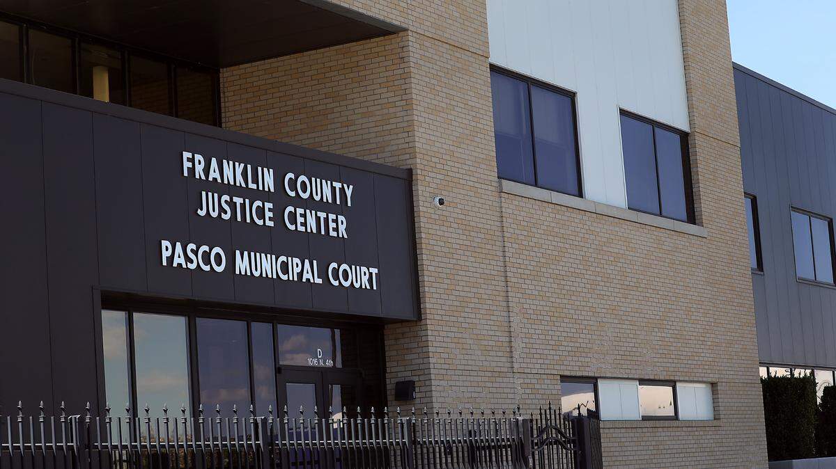 Tri-Cities judges say they can’t rule on Franklin Courthouse fight over guns, security