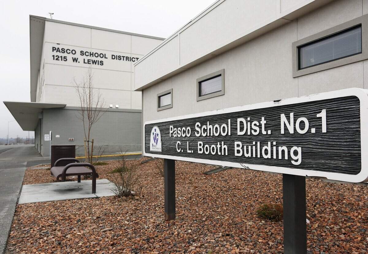 SEIU 1948 Public School Employees of Washington represents nearly 800 Pasco secretaries, paraeducators and food service workers.