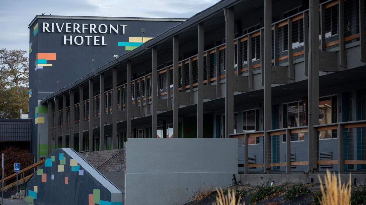 Oregon-based Fortify Holdings had hoped to buy and convert Richland’s Riverfront Hotel into loft and single bedroom apartments as part of a plan that could also include a wine village and other homes.