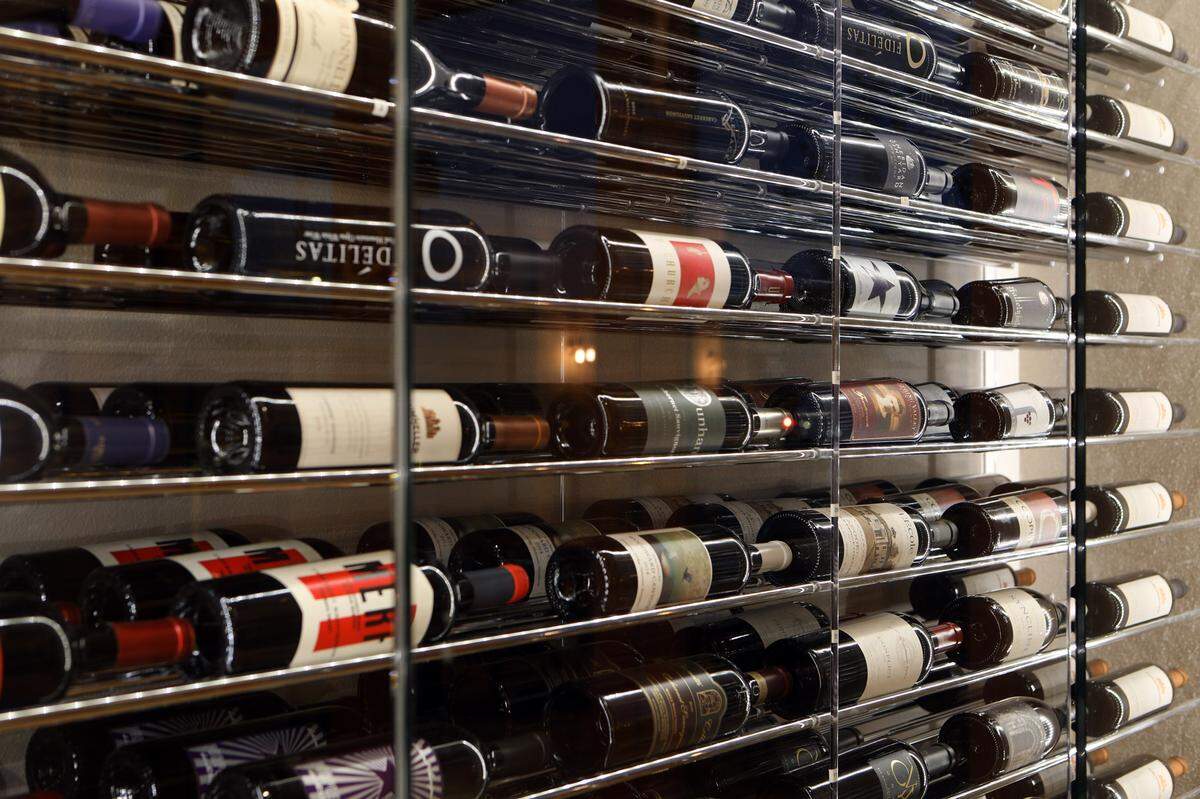 The Lodge at Richland's Columbia Point debuted its wine tasting room, Vine, as well as restaurant, Drumheller's Food & Drink, this week.
